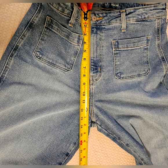 TALL Womans Old Navy Extra High Rise Wide Leg Jeans in 12 Tall. Worn Once! - Picture 6 of 9